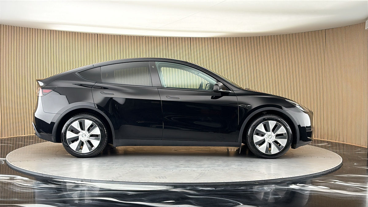 Tesla Model Y Image 16