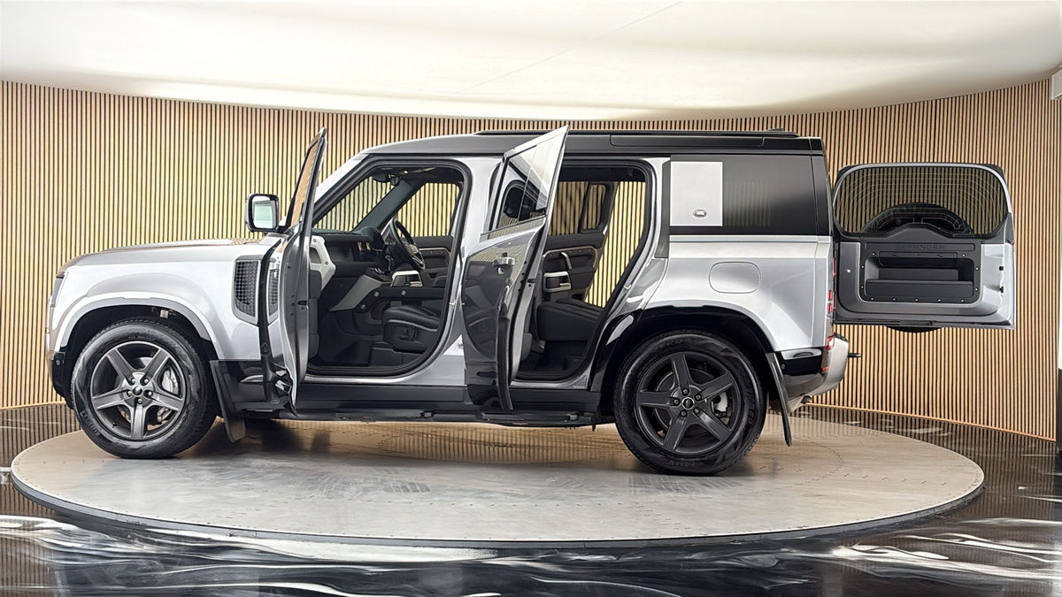More views of Land Rover Defender 110