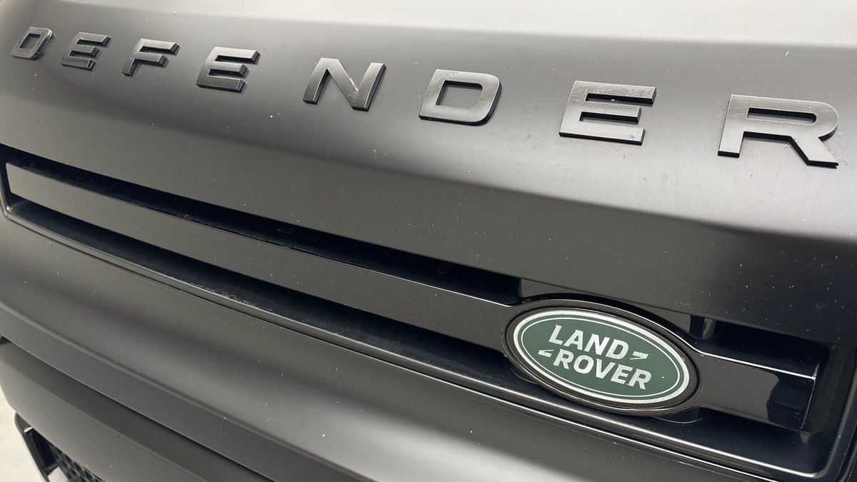 Land Rover Defender 90 Image 24