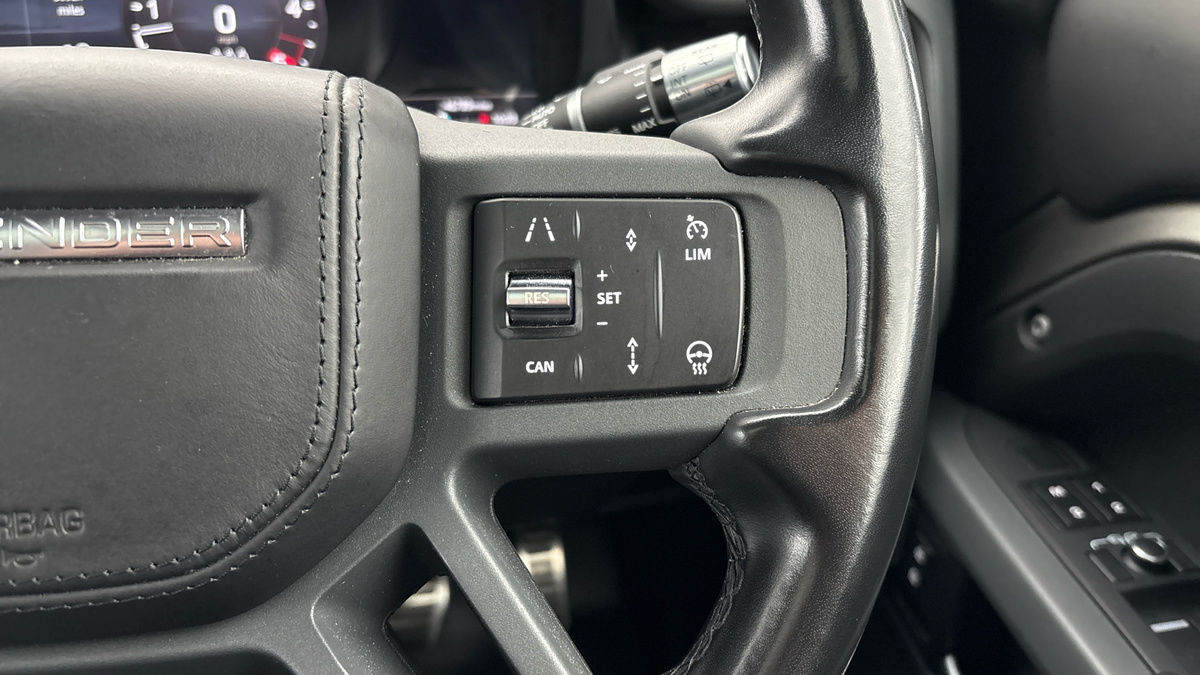 Land Rover Defender 110 Image 14