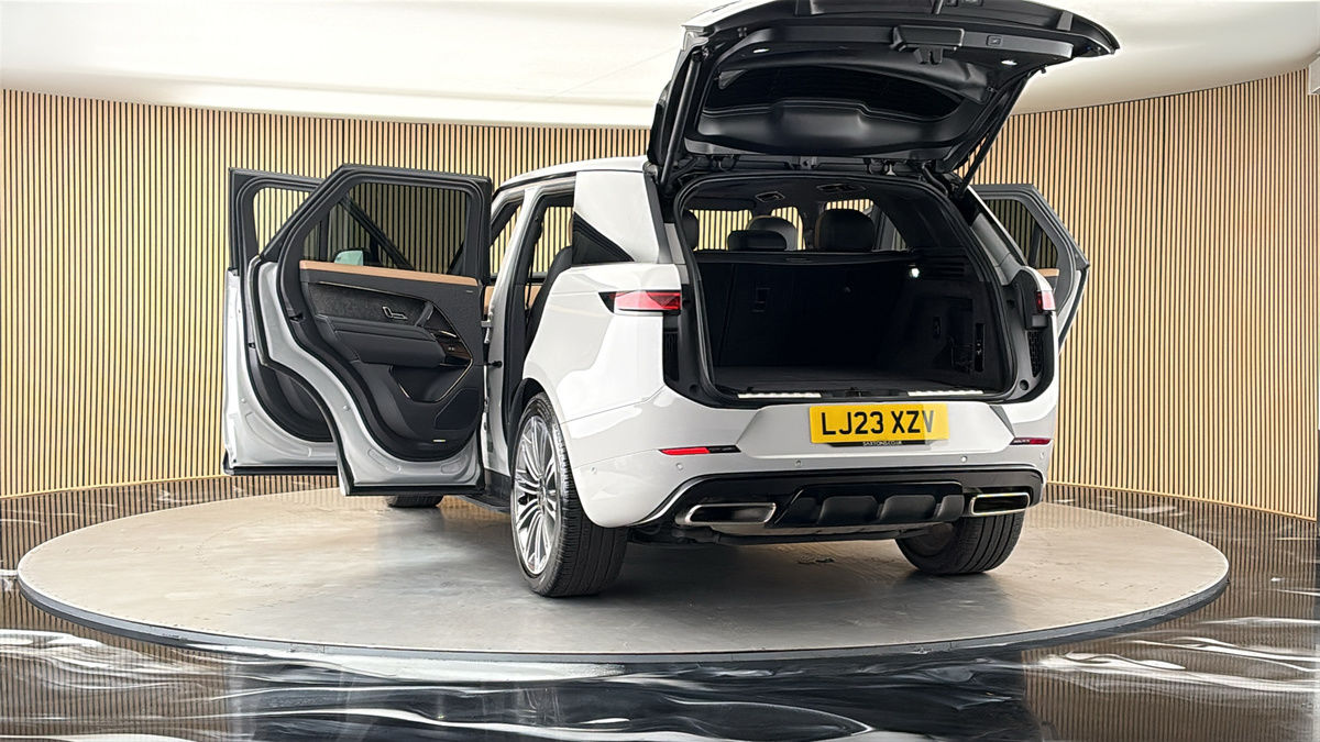 More views of Land Rover Range Rover Sport