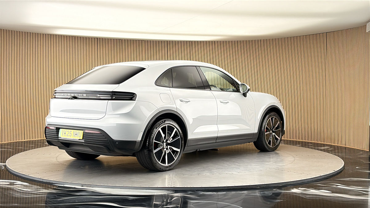 Porsche Macan Image 21