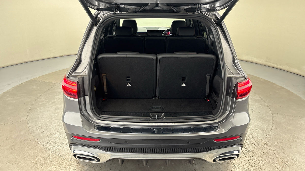 Mercedes-Benz GLB Image 11