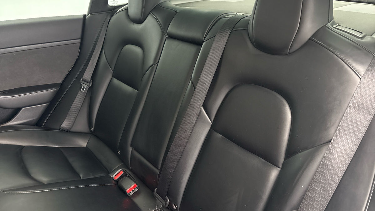 Tesla Model 3 Image 8