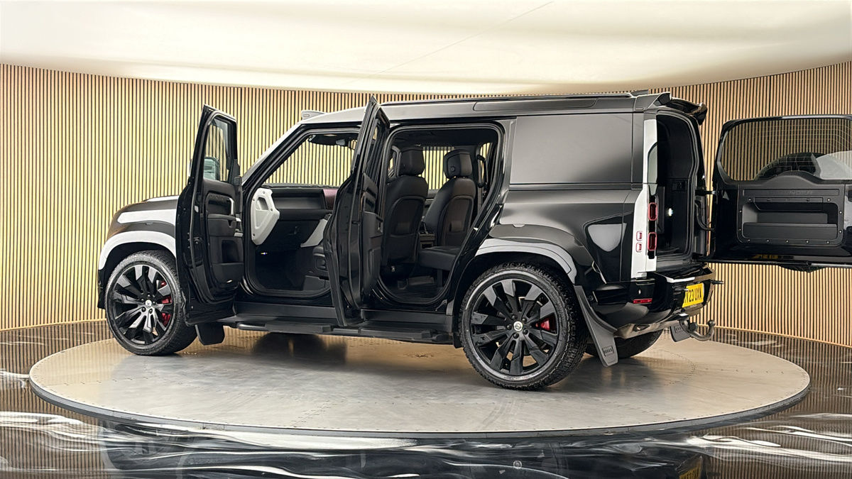 More views of Land Rover Defender 110