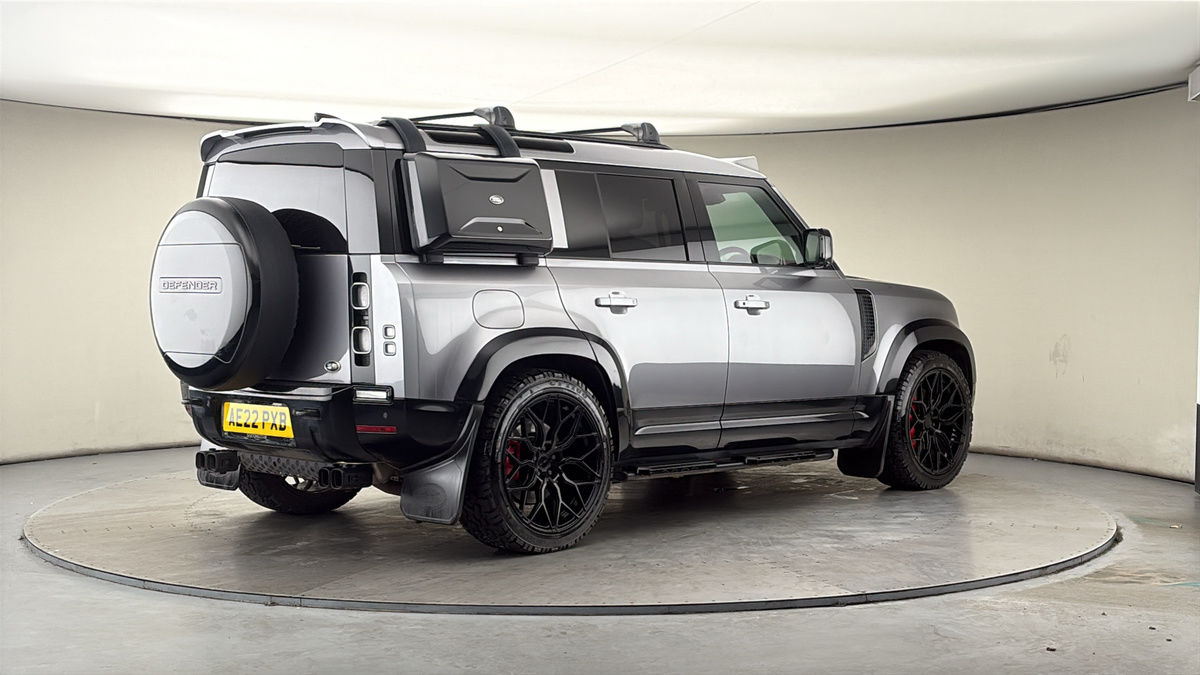 Land Rover Defender 110 Image 21