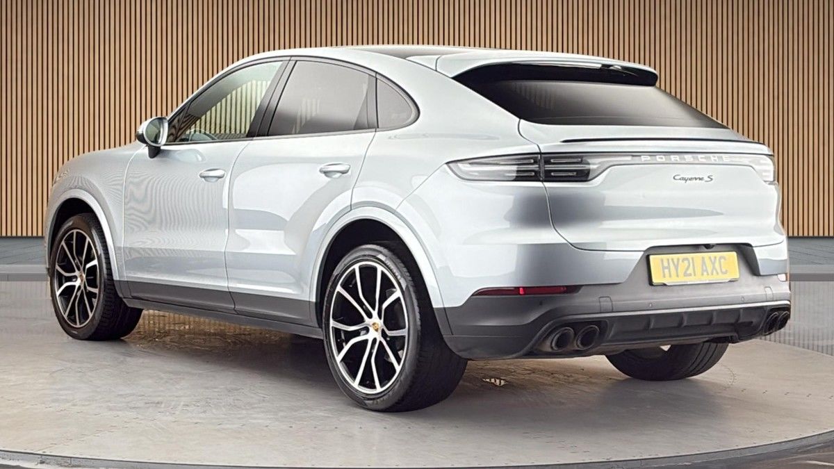 Porsche Cayenne Image 2