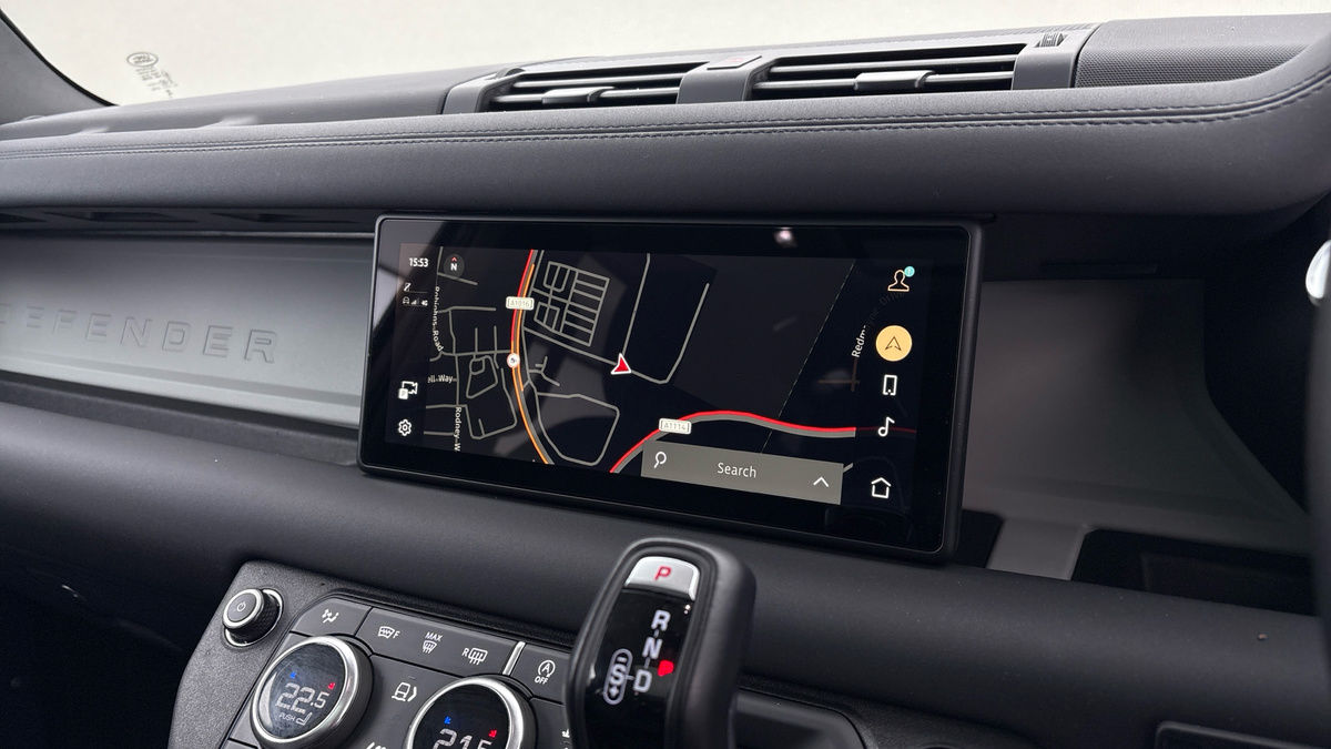 Land Rover Defender 110 Image 17