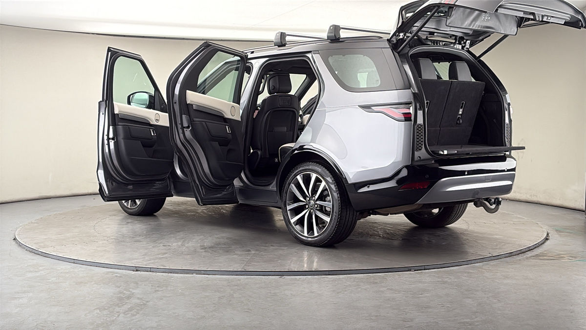 More views of Land Rover Discovery