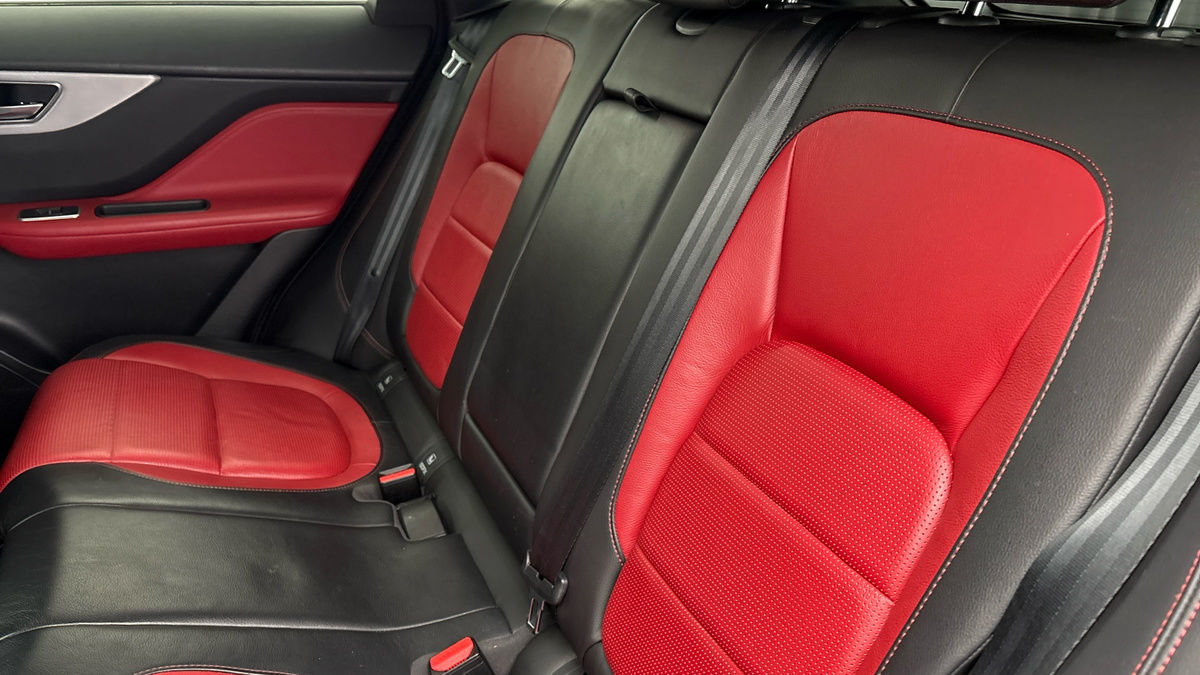 Jaguar F-PACE Image 8