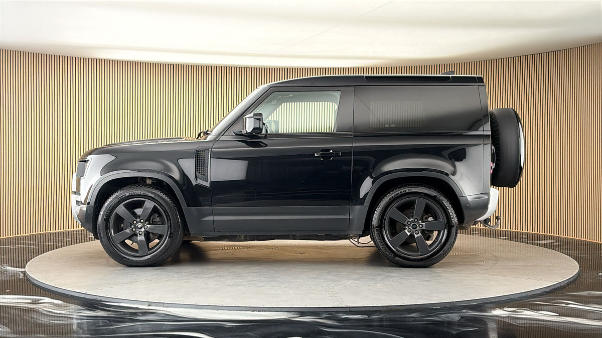 Land Rover Defender 90 Image 15