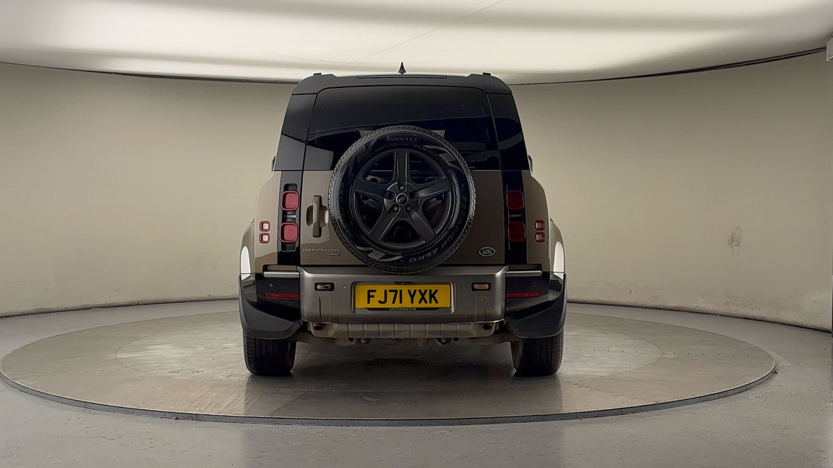 Land Rover Defender 110 Image 4