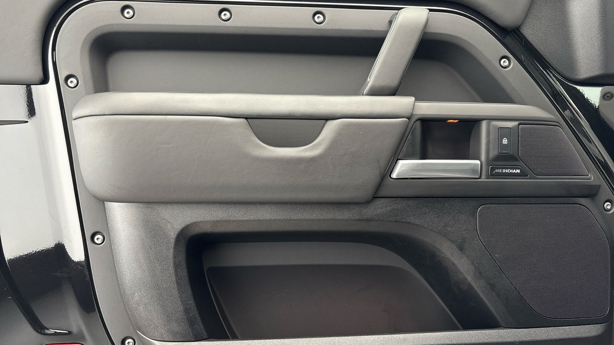 Land Rover Defender 90 Image 19