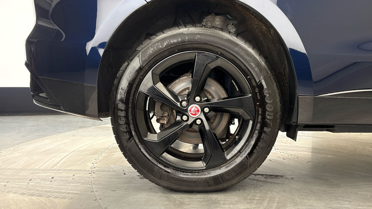 Jaguar F-PACE Image 10