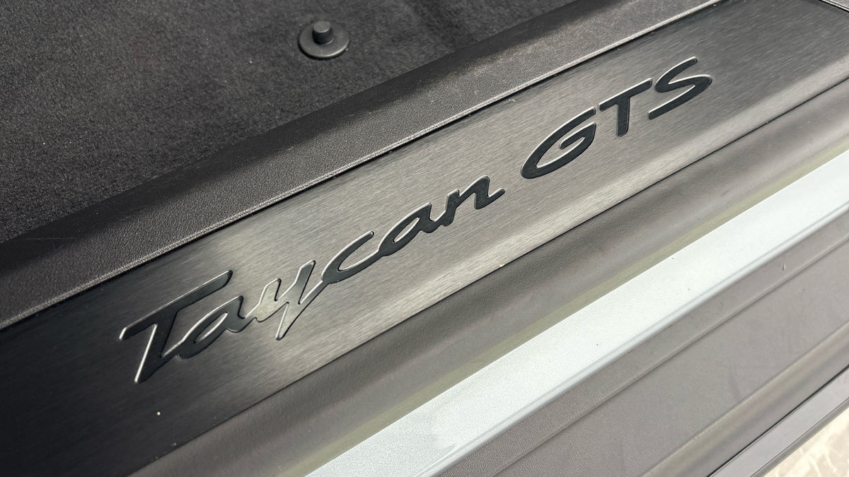 Porsche Taycan Image 33