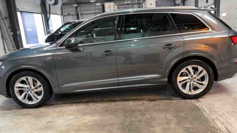 More views of Audi Q7