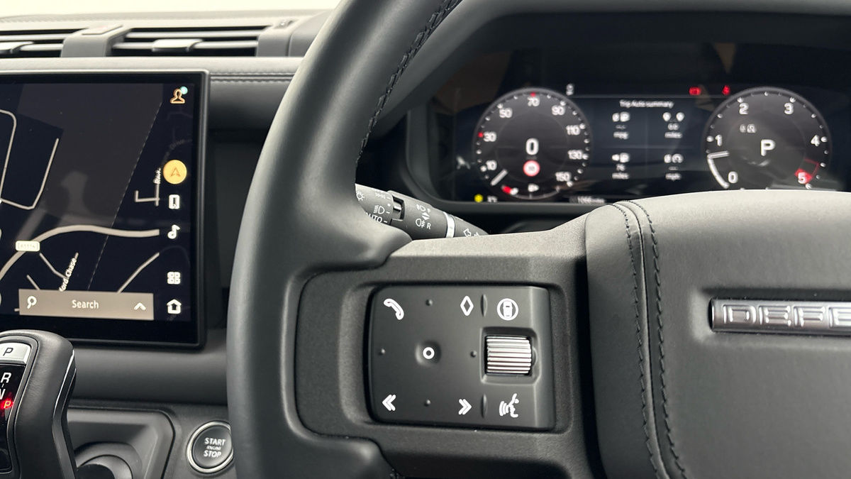 Land Rover Defender 110 Image 13