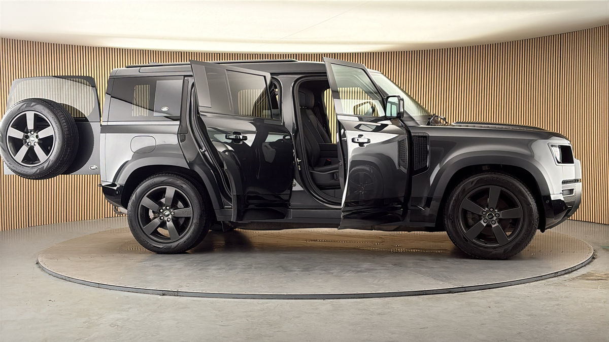 More views of Land Rover Defender 110