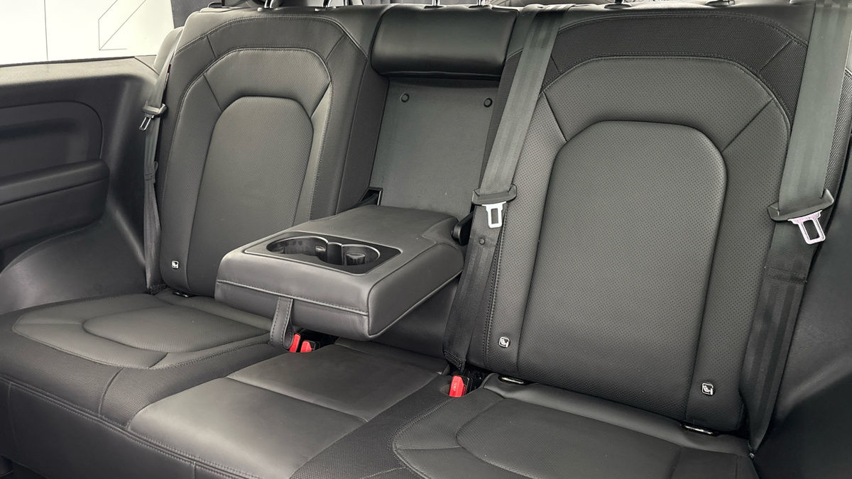 Land Rover Defender 90 Image 9