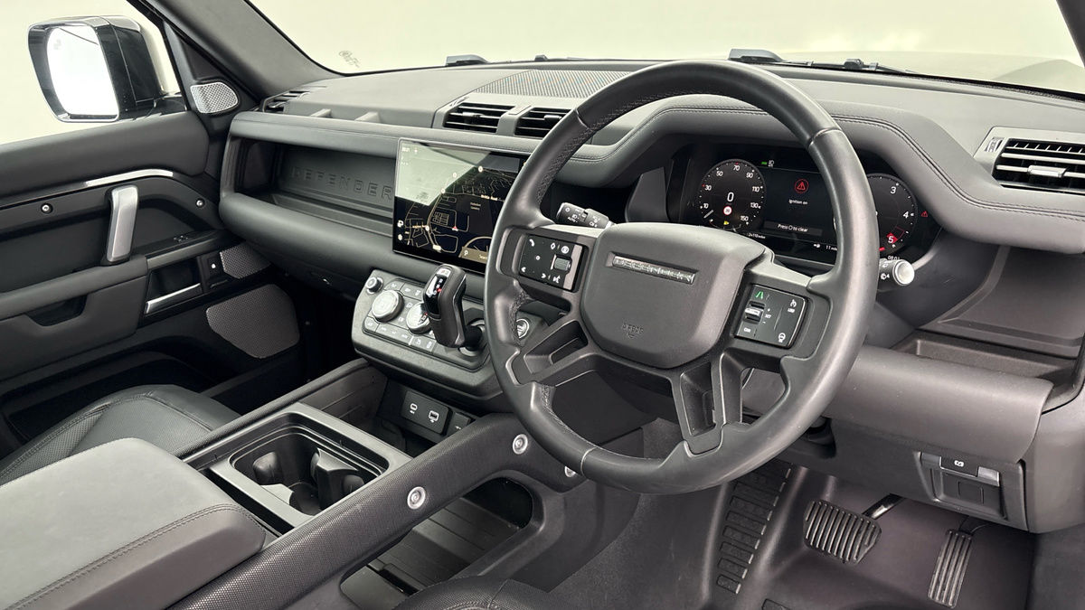 Land Rover Defender 130 Image 5
