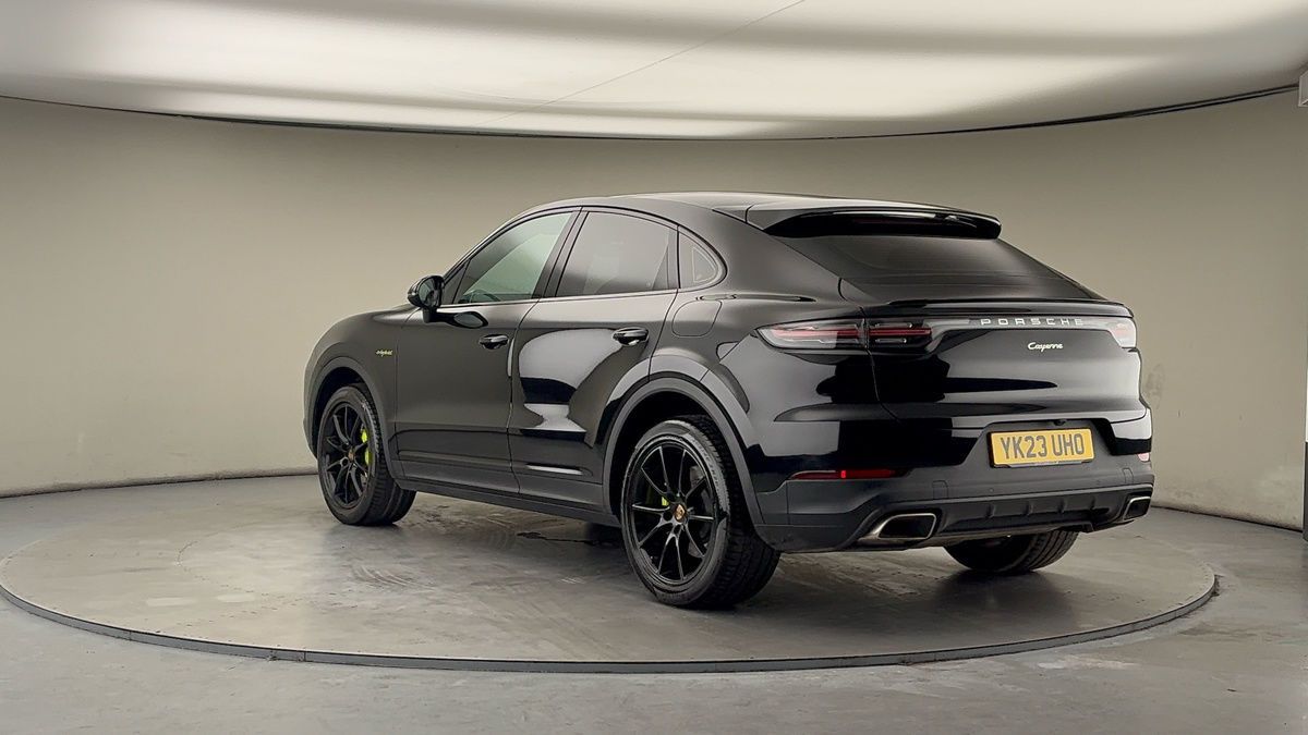Porsche Cayenne Image 2