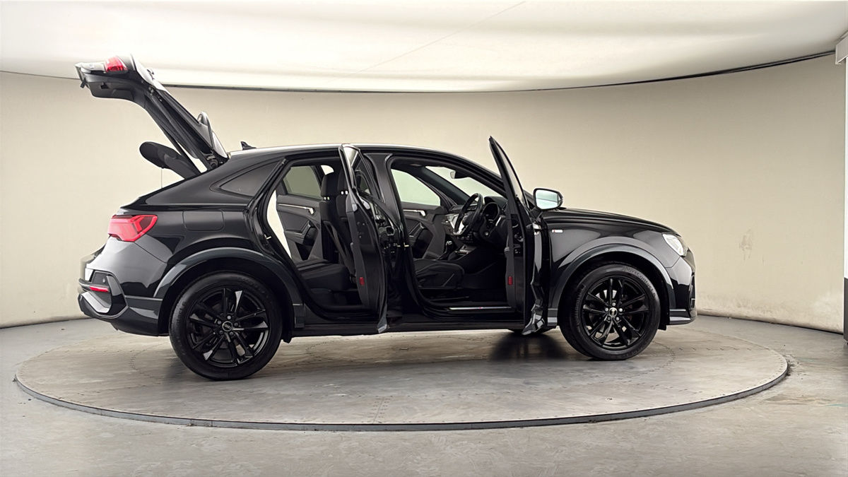 More views of Audi Q3