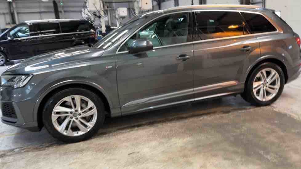 More views of Audi Q7