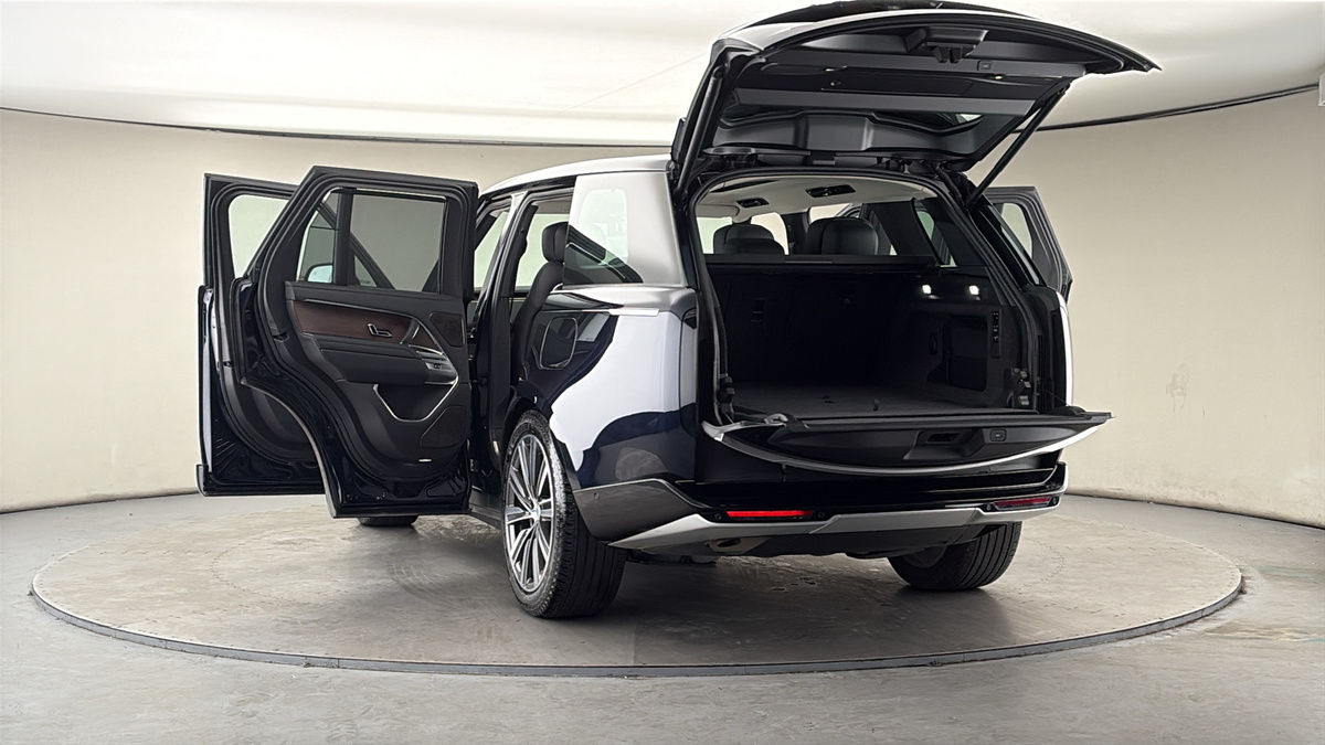 More views of Land Rover Range Rover