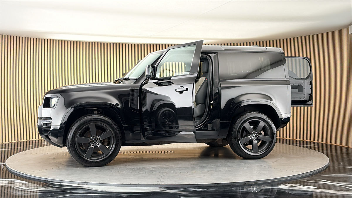 More views of Land Rover Defender 90