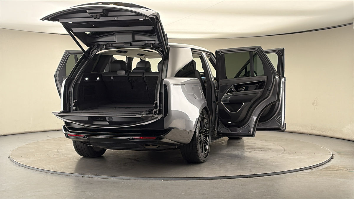 More views of Land Rover Range Rover
