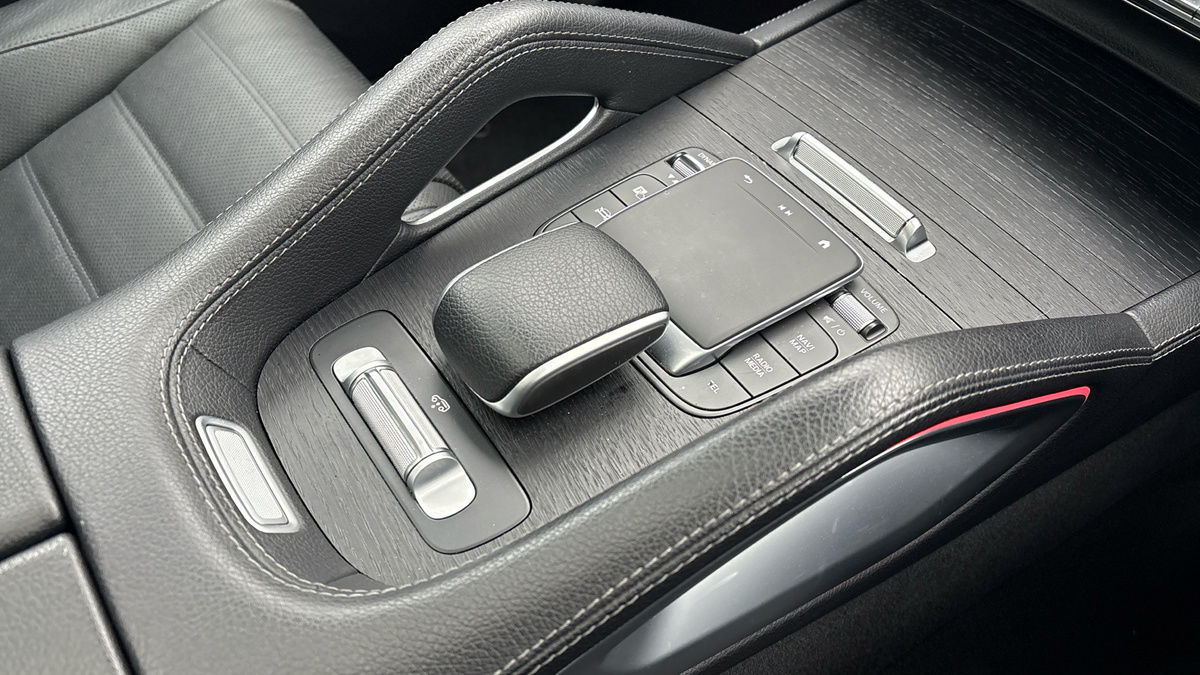 Mercedes-Benz GLE Image 18