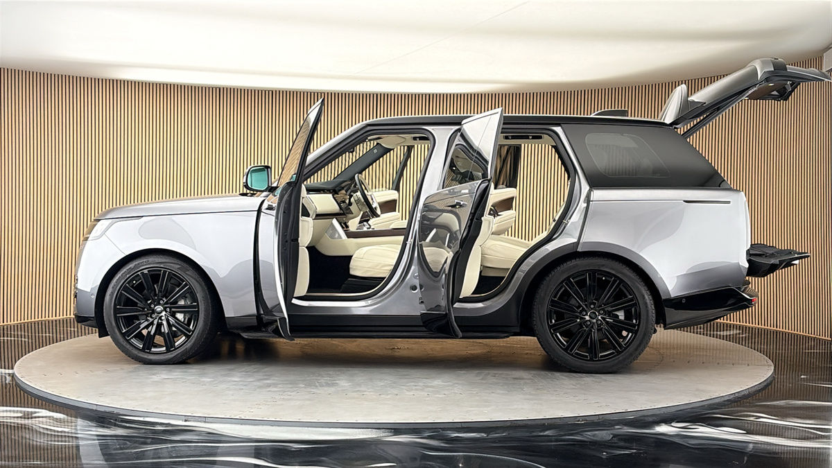 More views of Land Rover Range Rover
