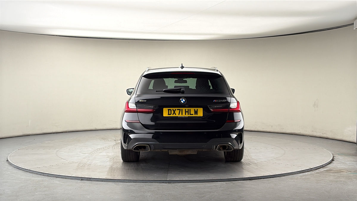 BMW 3 Series Image 4