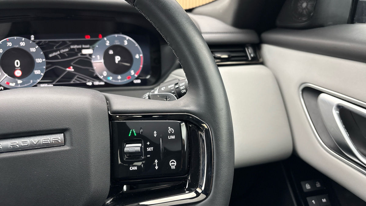 Land Rover Range Rover Velar Image 14