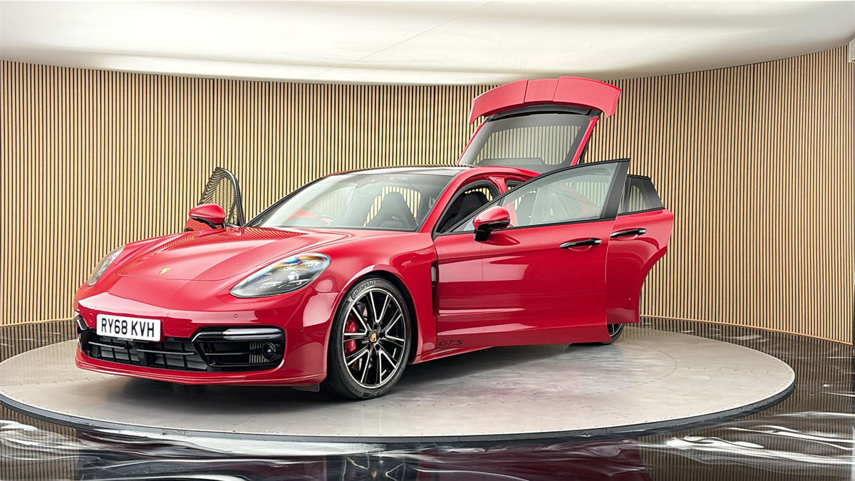 More views of Porsche Panamera