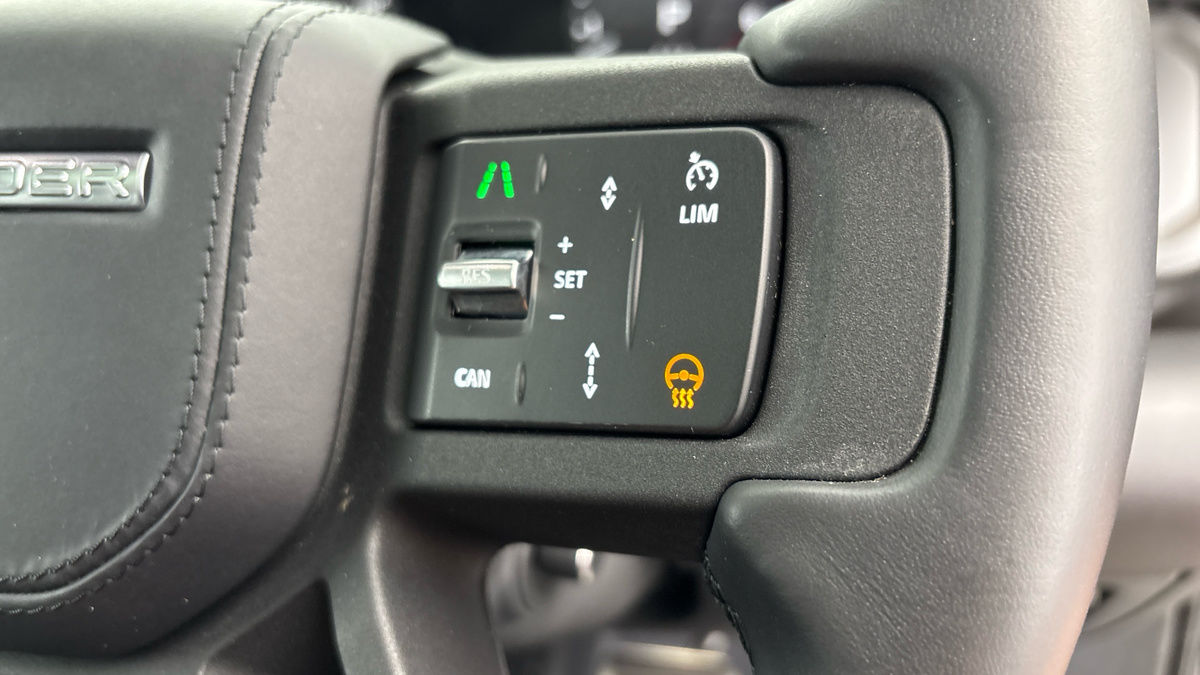 Land Rover Defender 110 Image 29
