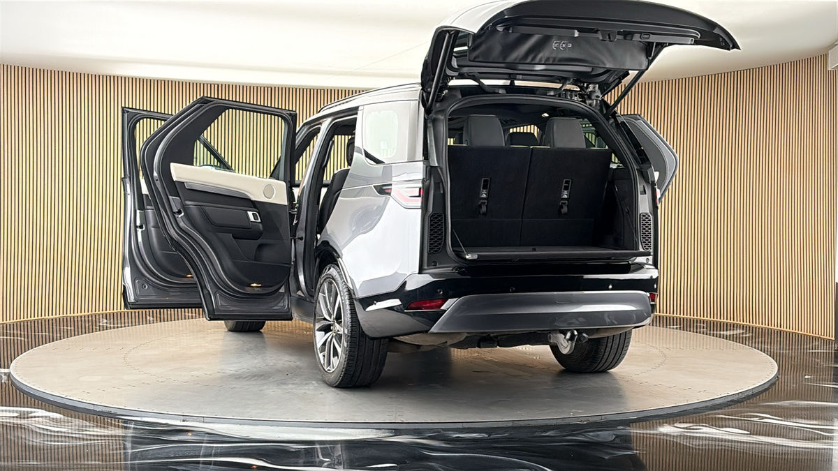 More views of Land Rover Discovery