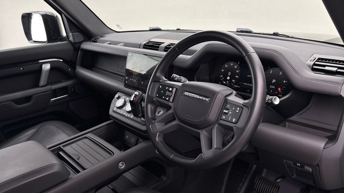 Land Rover Defender 110 Image 5