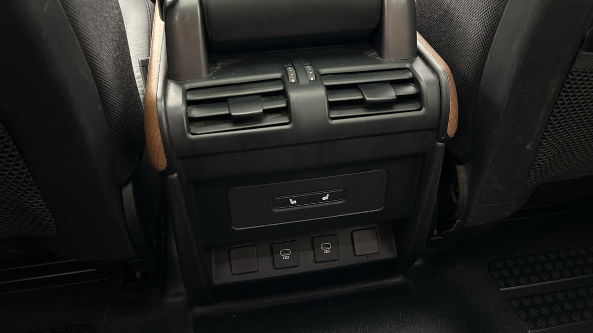Land Rover Defender 90 Image 34