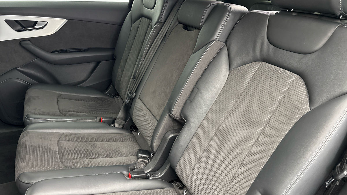 Audi Q7 Image 8