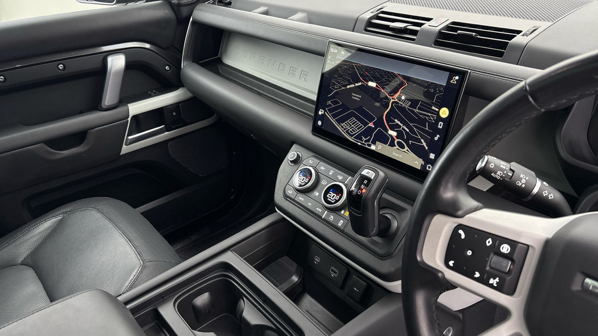 Land Rover Defender 110 Urban Image 19