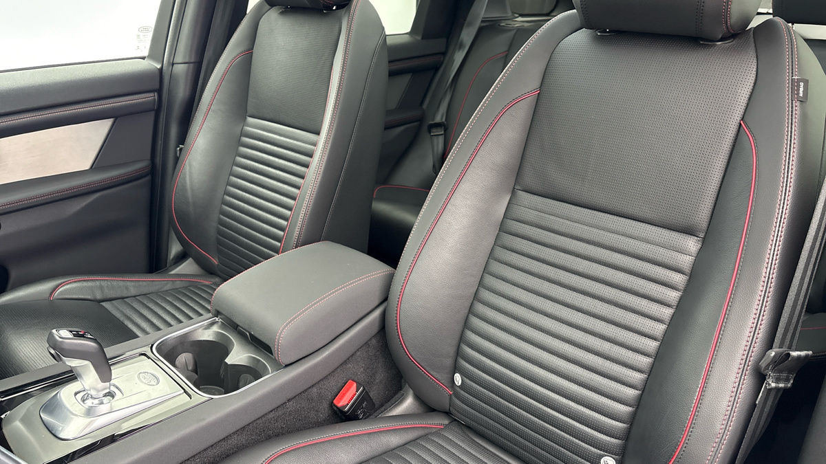 Land Rover Discovery Sport Image 7