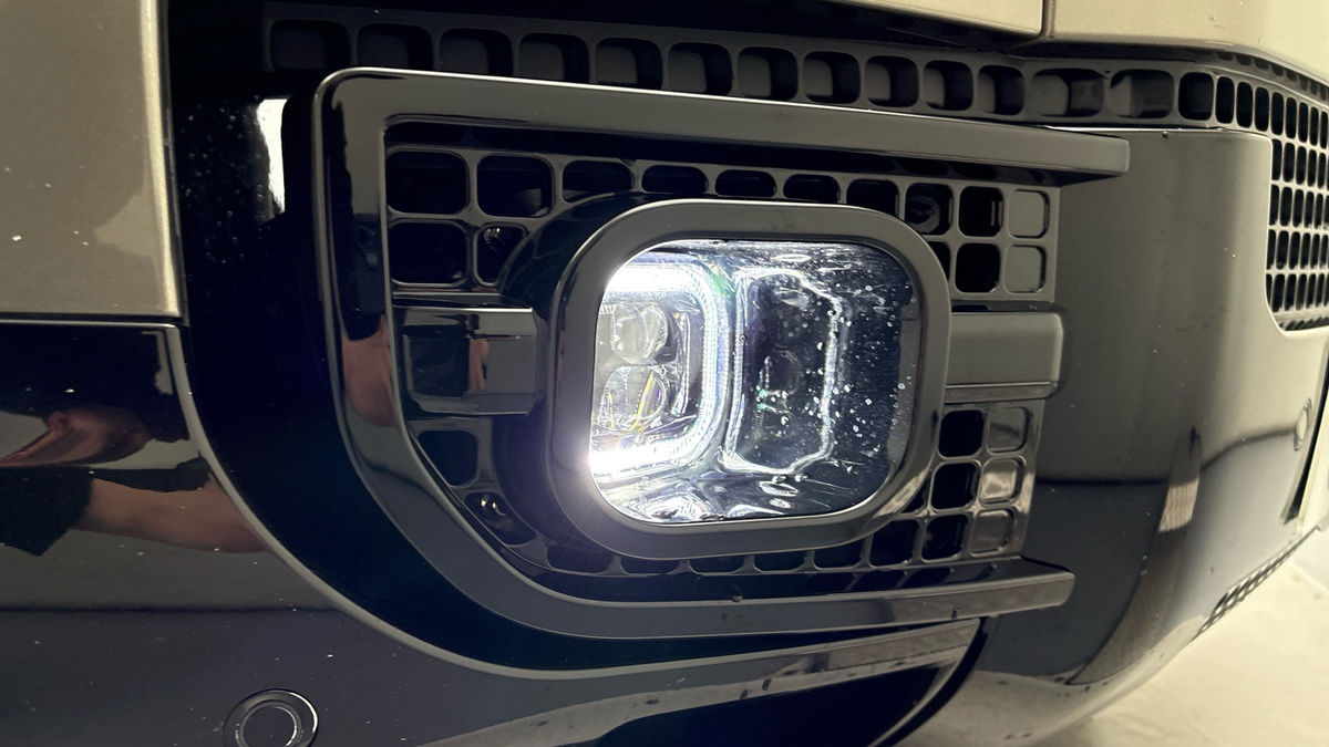 Land Rover Defender 110 Urban Image 28