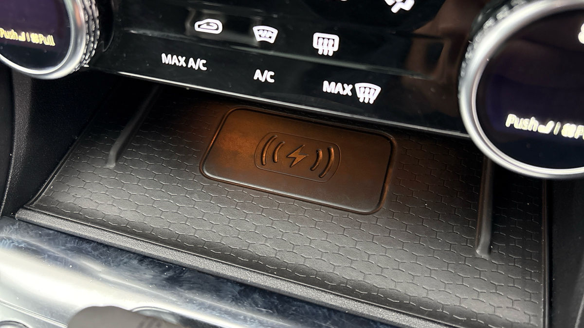 Jaguar F-PACE Image 31