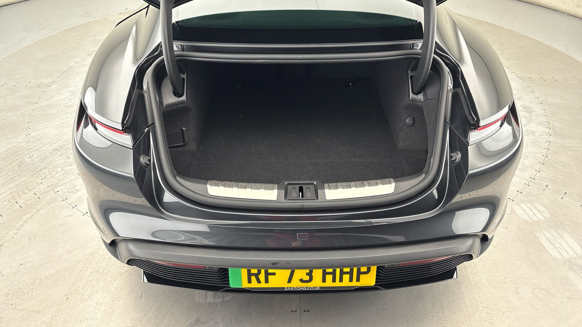 Porsche Taycan Image 11