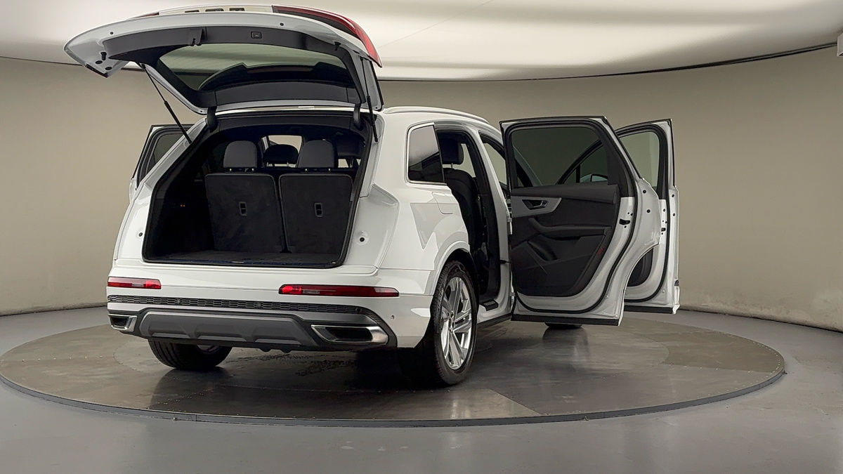 More views of Audi Q7