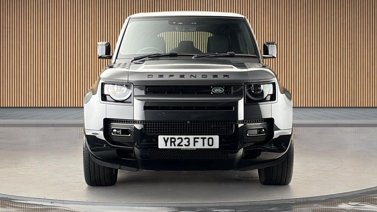 Land Rover Defender 110 Image 3