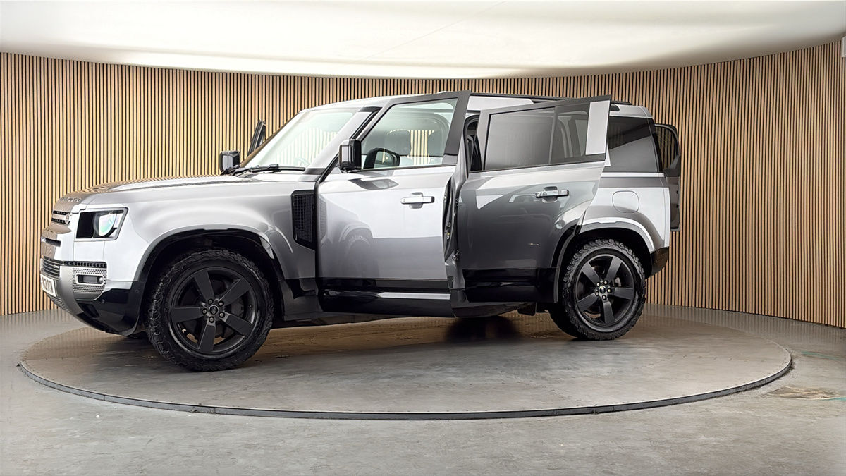 More views of Land Rover Defender 110