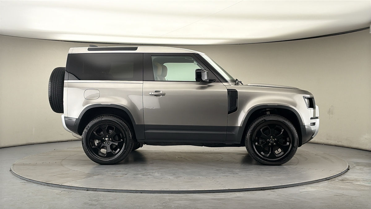 More views of Land Rover Defender 90