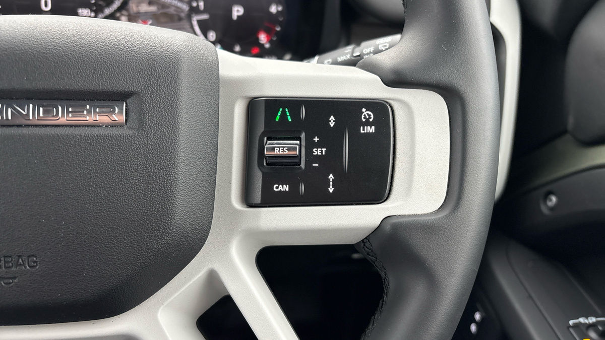 Land Rover Defender 90 Image 14